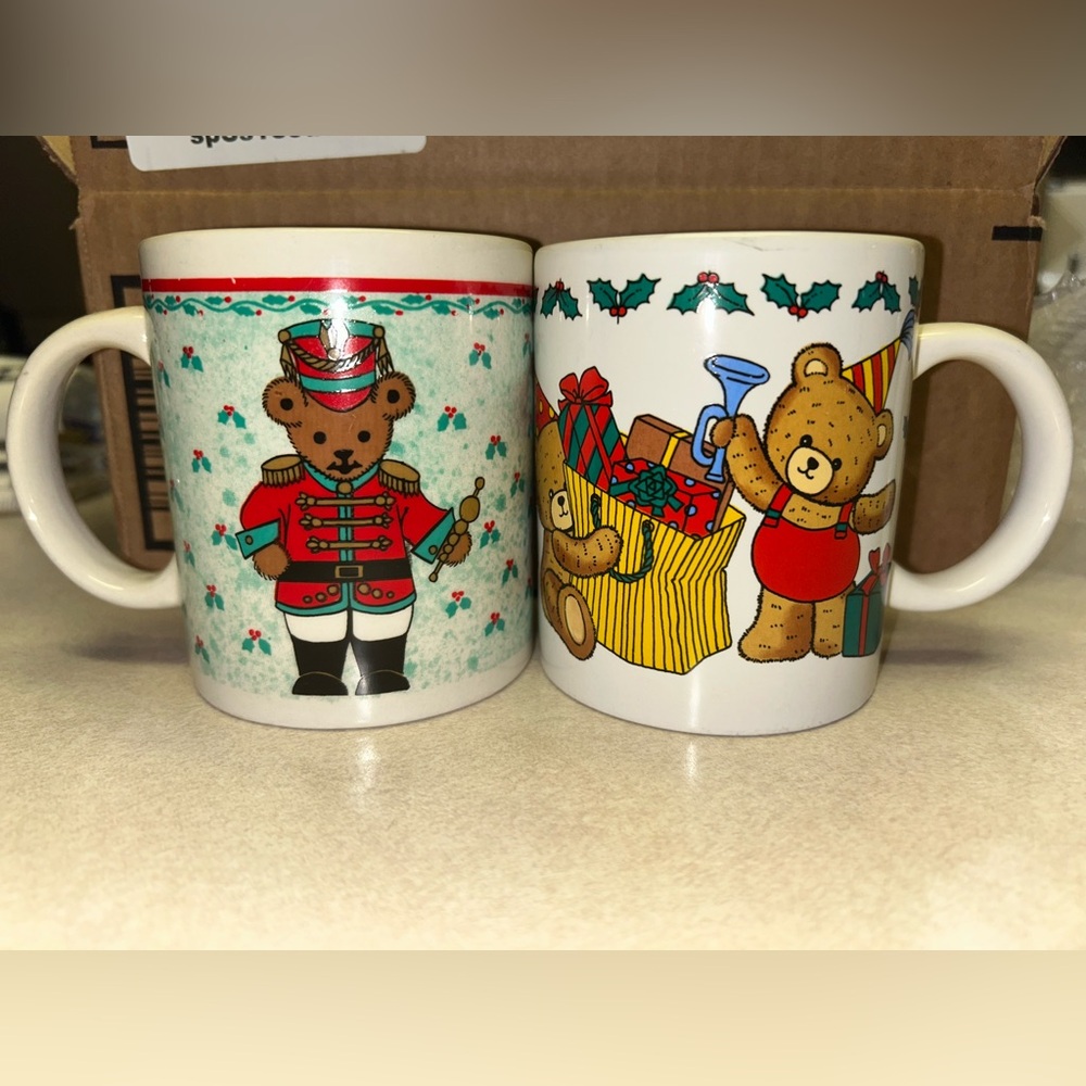 Vintage Christmas Themed Teddy Bear Coffee Tea Mugs Holiday Festive Winter